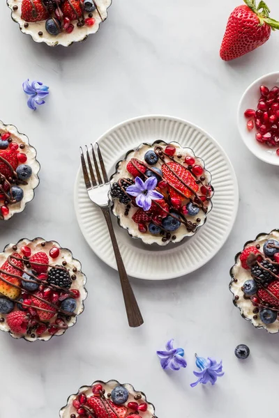 Πάνω Προς Κάτω Άποψη Των Διαφόρων Γλυκό Μικτή Τάρτες Cheesecake — Φωτογραφία Αρχείου