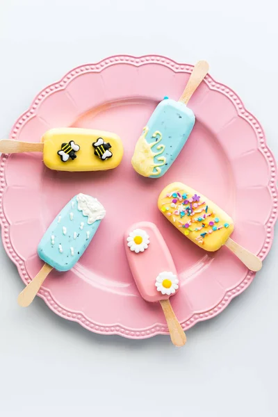 Top View Pink Platter Homemade Cakesicles Decorated Spring — Stock Photo, Image