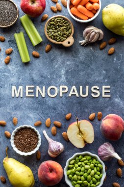 Menopoz sırasında hormonlara fayda sağlayabilecek yüksek fitil östrojen içeren gıdaların en düşük görünümü.