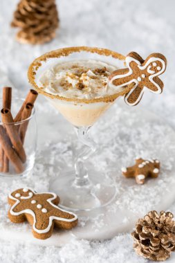 Zencefilli adam kurabiyeli ev yapımı zencefilli martini.. 