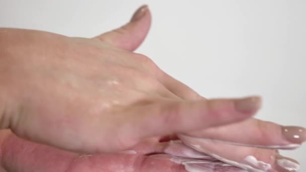 Ellerinin Nemli Sağlıklı Kaldığından Emin Olmak Için Kremi Sürme Tekniği — Stok video