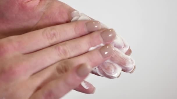 Teknik Yang Tepat Untuk Menerapkan Krim Tangan Untuk Memastikan Tangan — Stok Video