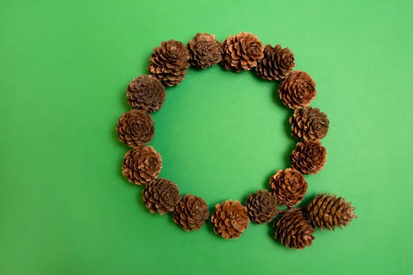 Christmas Pine Cones Wreath Green Background Flat Lay Circle Frame — Stock Photo, Image