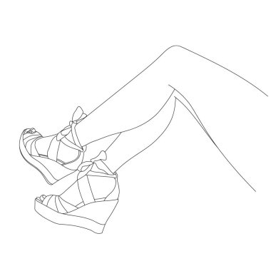 Platform sandaletlerindeki kadın bacakları izole edilmiş.