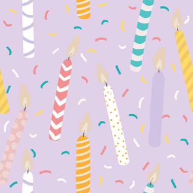 Mor arkaplan vektörsüz desen üzerinde renkli doğum günü mumları