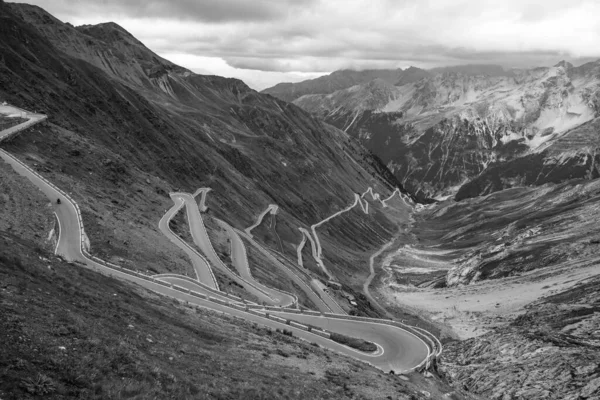Serpentiner Alpin Bergsväg Till Stelvio Pass Italienska Passo Dello Stelvio — Stockfoto