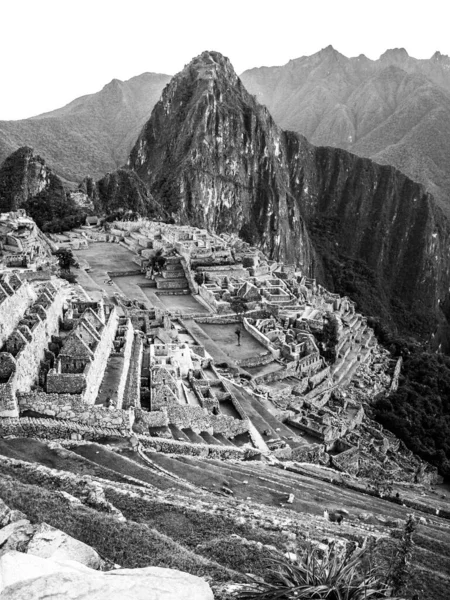 Machu Picchu Den Peruanske Tapte Byen Incas Ligger Fjellryggen Ovenfor – stockfoto