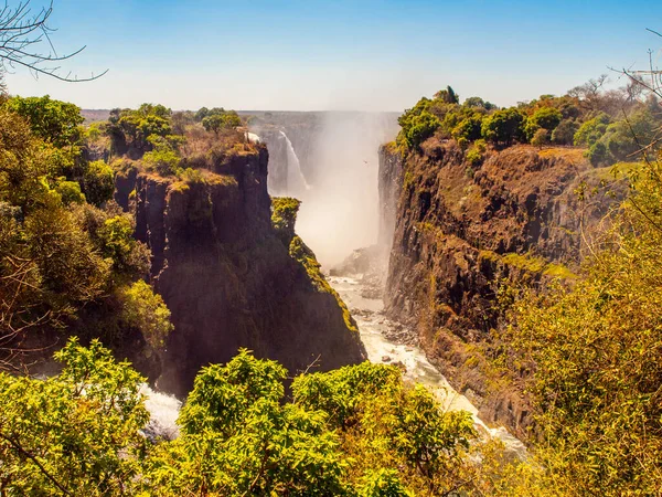 ビクトリア乾燥した季節にザンベジ川の滝 アフリカのジンバブエとザンビアの国境 — ストック写真