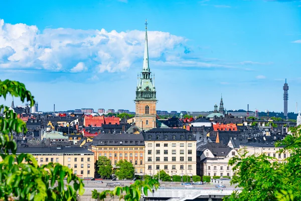 位于瑞典斯德哥尔摩旧城的斯德哥尔摩天际线与圣格特鲁德教堂 也被称为德国教堂 的塔楼 — 图库照片