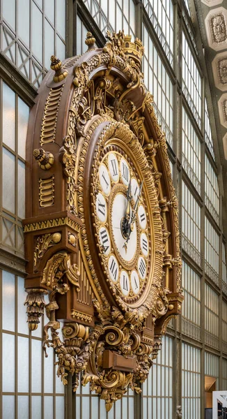 フランスのオルセー美術館の装飾黄金時計 オルセー美術館 旧駅ビル フランス — ストック写真