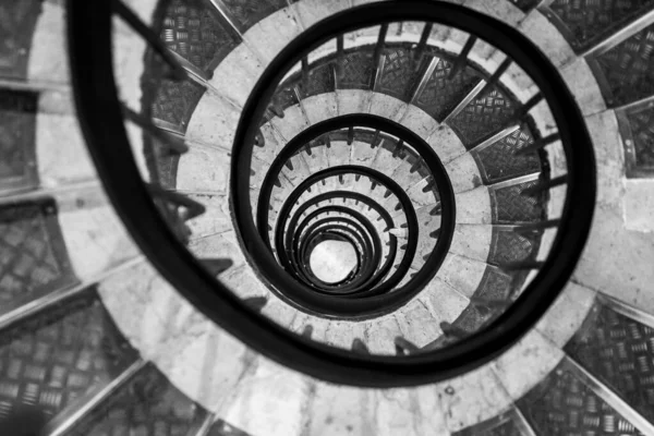 Старі Вінтажні Спіральні Сходи Чорно Біла Фотографія — стокове фото