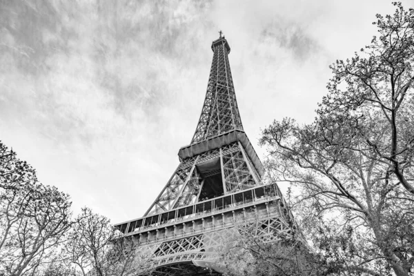 Ochtend Uitzicht Eiffeltoren Vanaf Bodem Parijs Frankrijk Zwart Wit Fotografie — Stockfoto