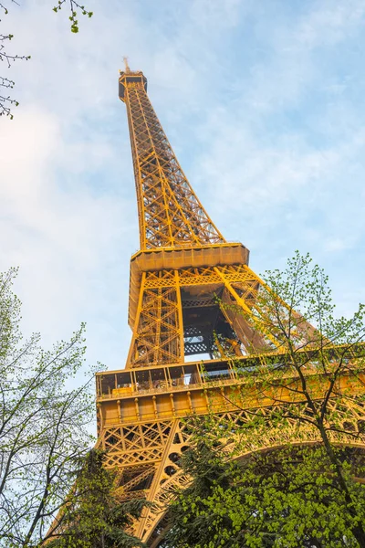 Reggeli Kilátás Eiffel Toronyra Alulról Párizs Franciaország — Stock Fotó