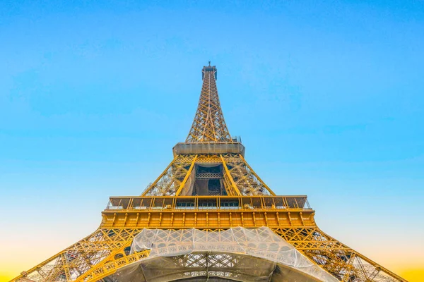 Morgonutsikt Över Eiffeltornet Från Botten Paris Frankrike — Stockfoto