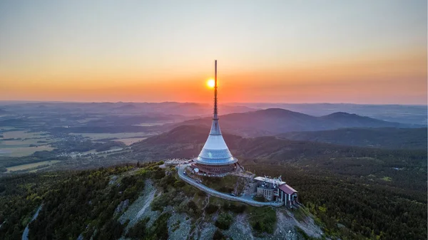 Zachód Słońca Jested Mountain Unikalnym Budynkiem Szczycie Liberec Republika Czeska — Zdjęcie stockowe