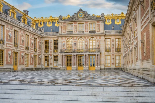 Gepflasterter Innenhof Von Schloss Versailles Bei Paris Frankreich — Stockfoto