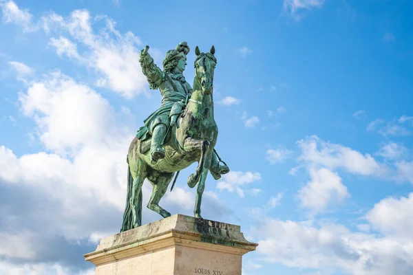 Estátua Equestre Luís Xiv Frente Palácio Versalhes Perto Paris França — Fotografia de Stock