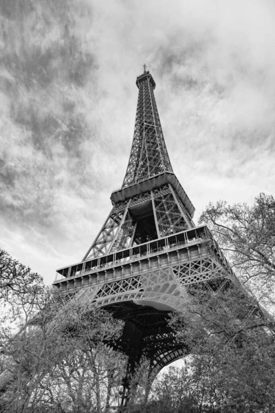 Reggeli Kilátás Eiffel Toronyra Alulról Párizs Franciaország Fekete Fehér Fotózás — Stock Fotó