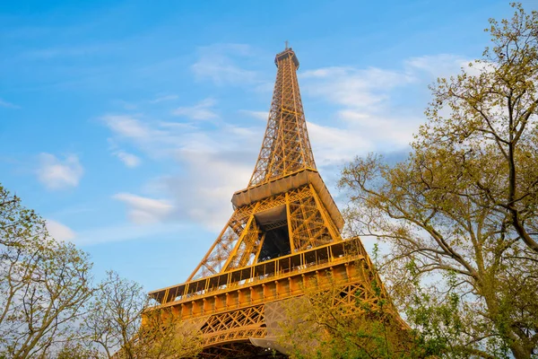 Aşağıdan Eyfel Kulesi Nin Sabah Manzarası Paris Fransa — Stok fotoğraf