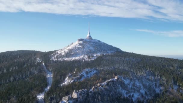 Jested Mountain Την Ηλιόλουστη Μέρα Του Χειμώνα Αεροπλάνο Από Πτήση — Αρχείο Βίντεο