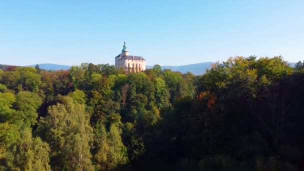 チェコのボヘミア北部にあるフリドラン シャトーと城 エアリアル4K映像 — ストック動画
