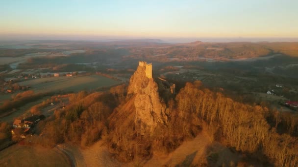 Trosky Ortaçağ Şatosu Soğuk Bir Sabah Güneşinde Harabeye Döner Bohemya — Stok video