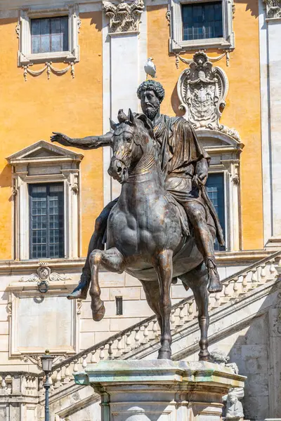 stock image The impressive equestrian statue of Marcus Aurelius stands majestically on Capitoline Hill, showcasing ancient Roman artistry and history in a vibrant urban setting.