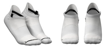 Siyah aksanlı beyaz spor çoraplar..