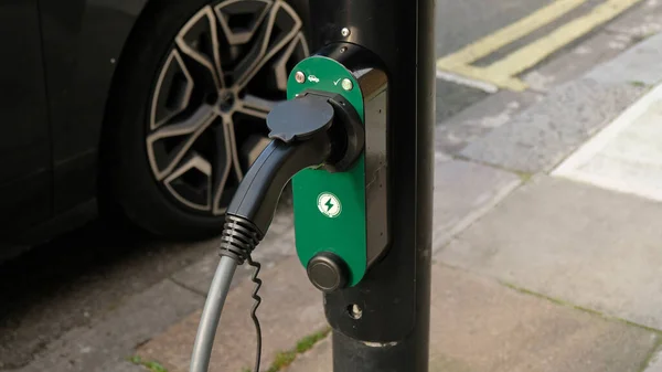 Electric Vehicle Charging Public Charging Station City Setting New Energy — Stok fotoğraf