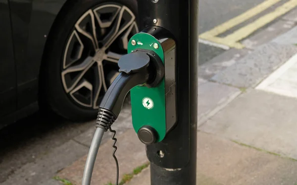 Electric Vehicle Charging Public Charging Station City Setting New Energy — Stok fotoğraf