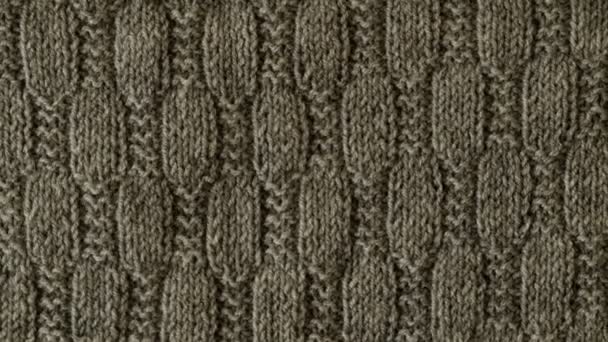 带有图案的灰色针织毛衣碎片视频 背景为针织叶型 针织线型 手工针织羊毛或棉织物质感 — 图库视频影像