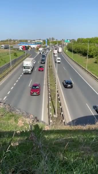 Prag Kavşağındaki Otoyolda Zaman Aşımına Uğramış Araçlar Otobanda Trafik Sıkışık — Stok video