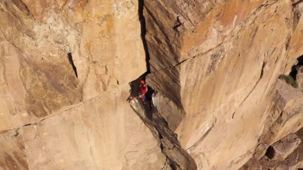 Man Climber Rock Climbing Крак Трейд Кліп Кліффс Тамгалії Тас — стокове відео