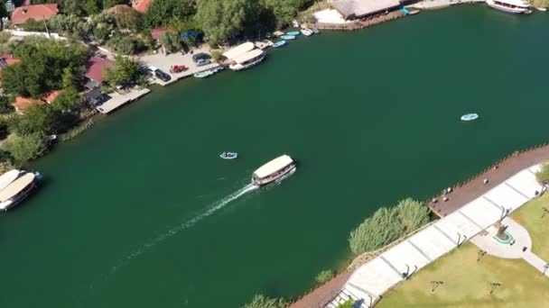 Boat Dalyan River Sunny Day Aerial View Turkey Orbiting — Video