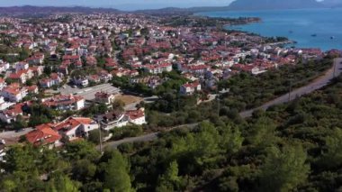 Sunny Day 'de Datca Town' da. Hava görüntüsü. Türk Rivierası. Hindi. Drone İleri Uçuyor, Eğil. Görüntü Görüntüsü