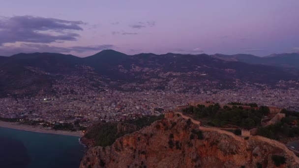 Akşam Alacakaranlığı Ndaki Alanya Şehri Kalesi Hava Görüntüsü Türk Rivierası — Stok video