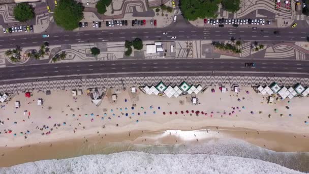 Rio Janeiro Kaupunki Aurinkoisena Päivänä Copacabana Beach Atlantin Valtameri Avenida — kuvapankkivideo