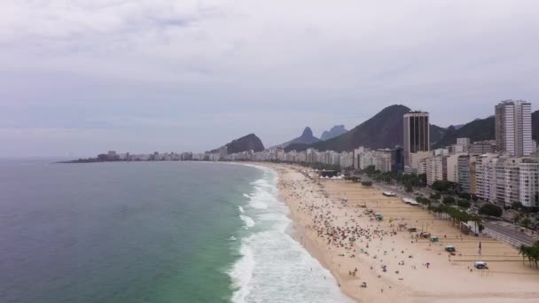 Ρίο Ντε Τζανέιρο Παραλία Κοπακαμπάνα Και Ατλαντικός Ωκεανός Αεροφωτογραφία Βραζιλία — Αρχείο Βίντεο