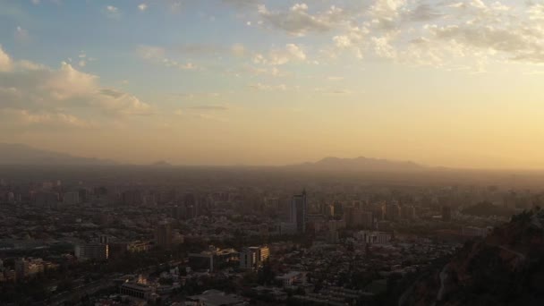 Santiago Skyline Sunset Utsikt Fra Luften Chile Dronen Flyr Framover – stockvideo