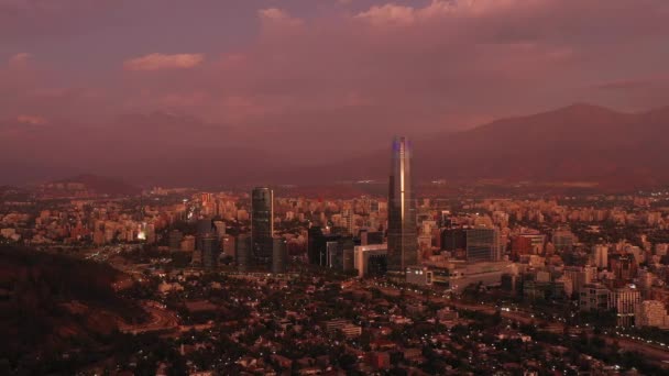 Santiago City Evening Twilight Andes Mountains Blue Hour Aerial View – stockvideo
