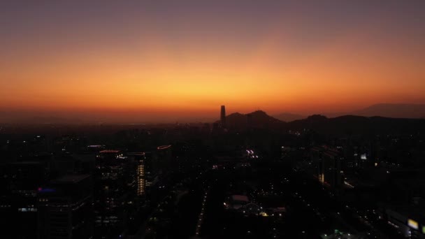Sparkling Santiago City Silhouet Bij Zonsondergang Luchtfoto Goedenavond Twilight Blauw — Stockvideo