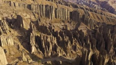Valle de las Animas Kuleleri. La Paz, Bolivya yakınlarında kaya oluşumu. Hava görüntüsü. Drone İleri Uçuyor, Eğil. Görüntü Görüntüsü