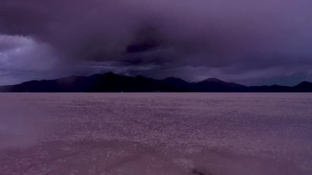 Uyuni Salt Flats Mountains Evening Twilight Vista Aérea Altiplano Bolivia — Vídeos de Stock