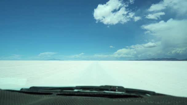 Uyuni Salt Flats View Car Bolivia Sunny Day — Stock Video