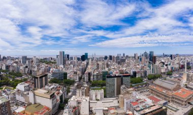 Güneşli bir günde Buenos Aires City 'de. Hava görüntüsü. Arjantin. Drone Yukarı Uçuyor