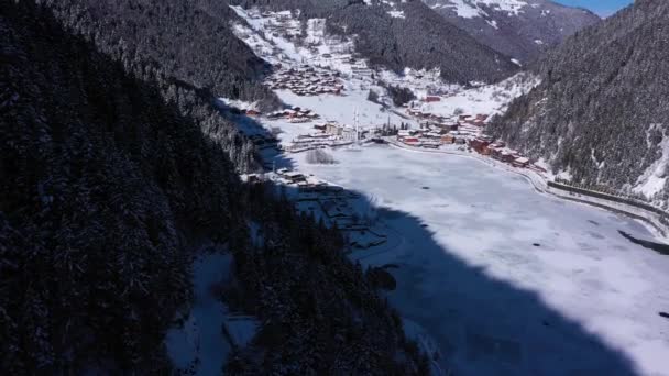 Lago Uzungol Cubierto Hielo Invierno Colinas Montañas Con Árboles Vista — Vídeos de Stock