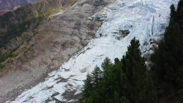 Bossons Gletsjer Franse Alpen Luchtfoto Frankrijk Drone Flies Forward Introductie — Stockvideo