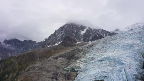 Montaña Aiguille Midi Glaciar Bossons Los Alpes Franceses Vista Aérea — Vídeo de stock