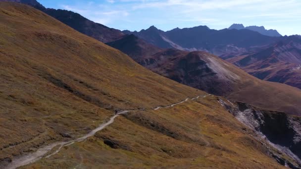 Cycliste Cyclisme Dans Les Montagnes Alpes Italiennes Italie Vue Aérienne — Video