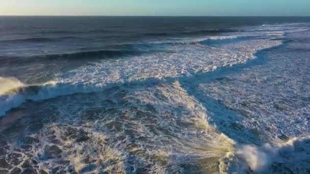 Samudera Atlantik Nazare Portugal Big Waves Pemandangan Udara Drone Lalat — Stok Video